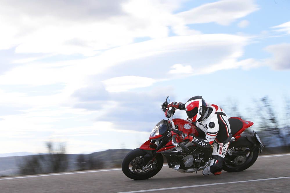 Prueba de la MV Agusta Rivale 800. Galería de fotos