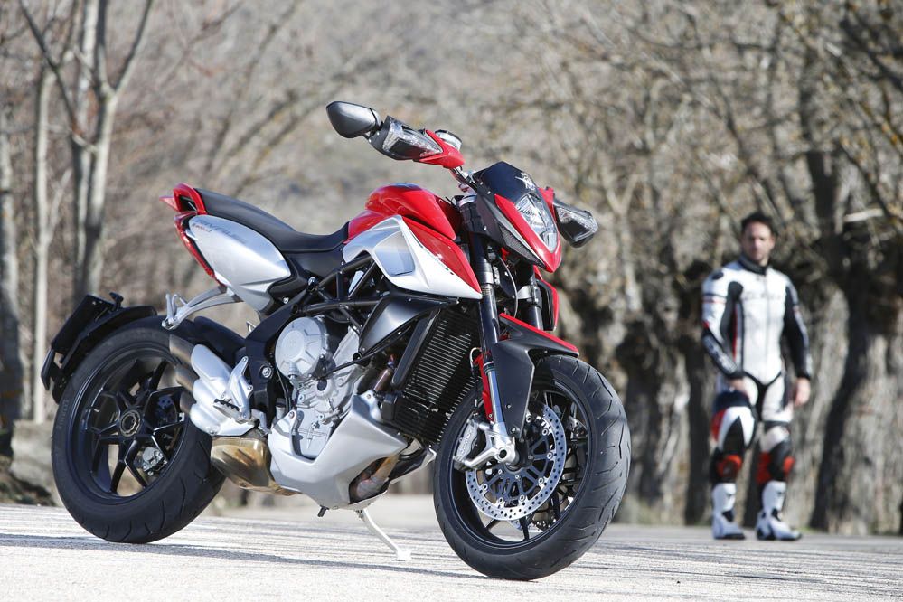 Prueba de la MV Agusta Rivale 800. Galería de fotos