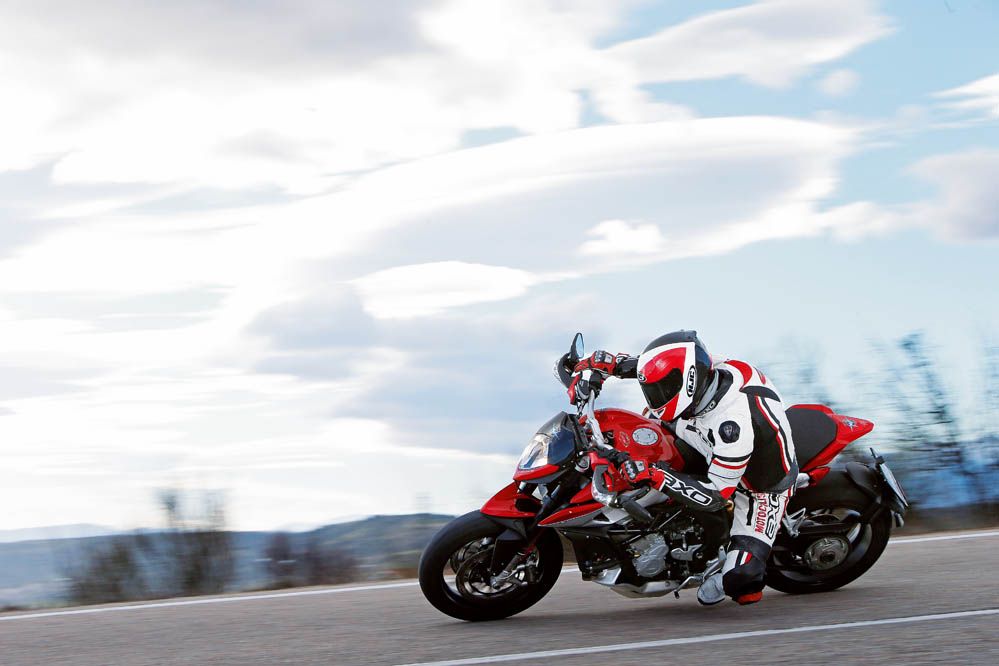 Prueba de la MV Agusta Rivale 800. Galería de fotos