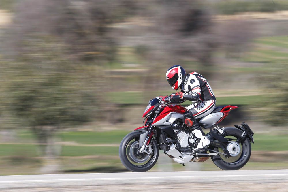 Prueba de la MV Agusta Rivale 800. Galería de fotos
