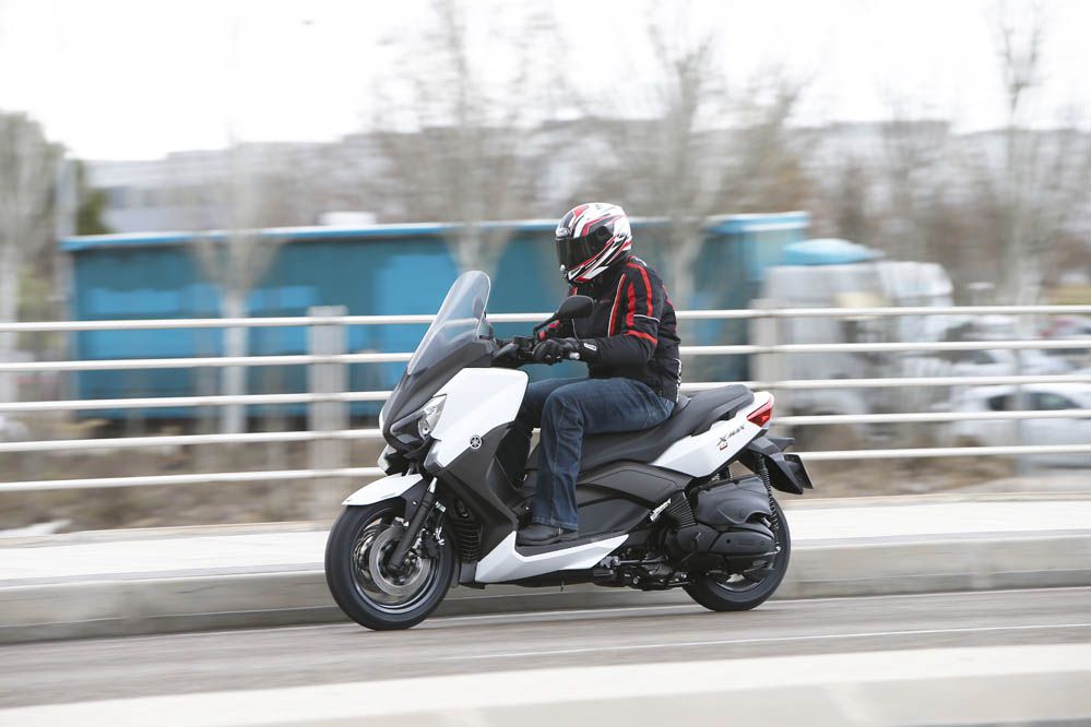 Fotos Yamaha X-Max 400, con ABS