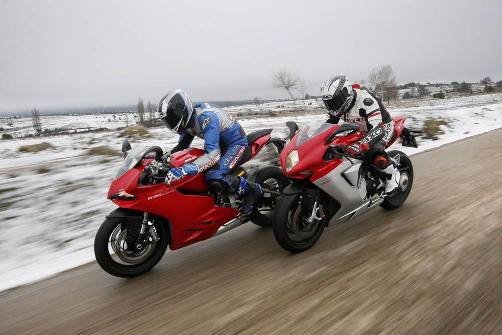 Comparativa: Ducati 899 Panigale - Mv Agusta F3 800. Galería de fotos.
