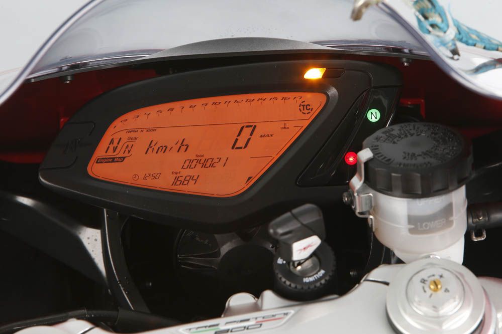 Comparativa: Ducati 899 Panigale - Mv Agusta F3 800. Galería de fotos.