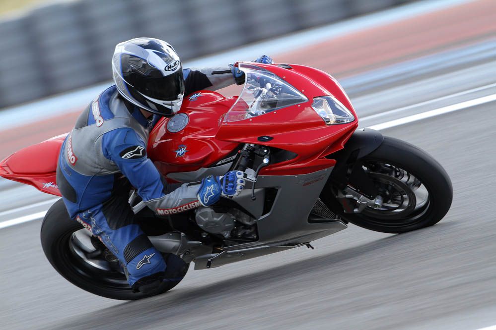 Comparativa: Ducati 899 Panigale - Mv Agusta F3 800. Galería de fotos.