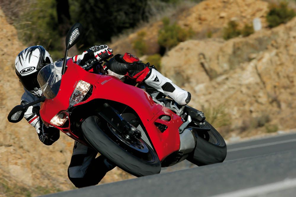 Comparativa: Ducati 899 Panigale - Mv Agusta F3 800. Galería de fotos.