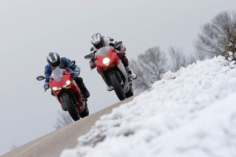 Comparativa: Ducati 899 Panigale - Mv Agusta F3 800. Galería de fotos.
