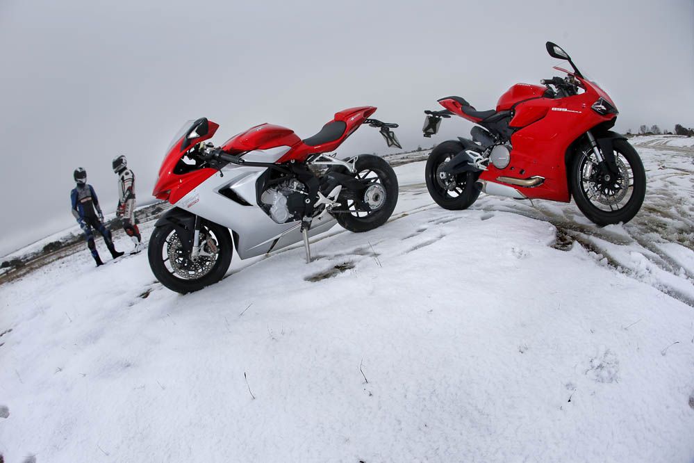 Comparativa: Ducati 899 Panigale - Mv Agusta F3 800. Galería de fotos.