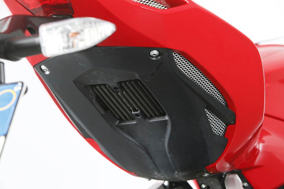 Comparativa: Ducati 899 Panigale - Mv Agusta F3 800. Galería de fotos.
