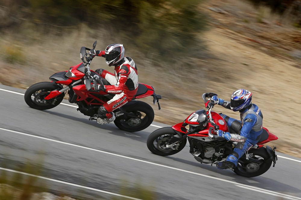 Comparativa Ducati Hypermotard y MV Agusta Rivale 800. Galería de fotos