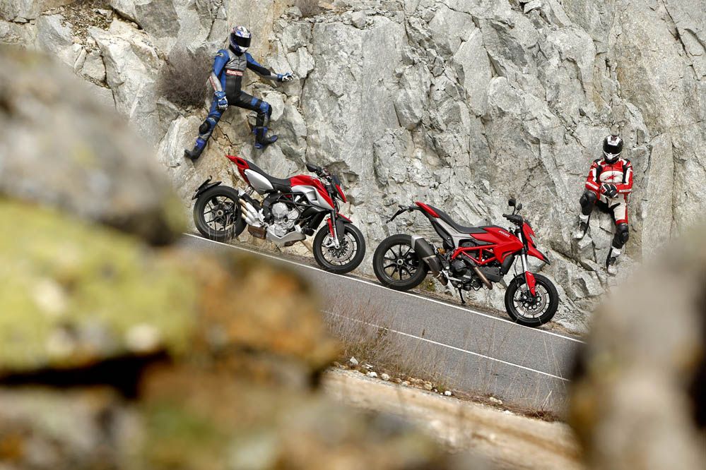 Comparativa Ducati Hypermotard y MV Agusta Rivale 800. Galería de fotos