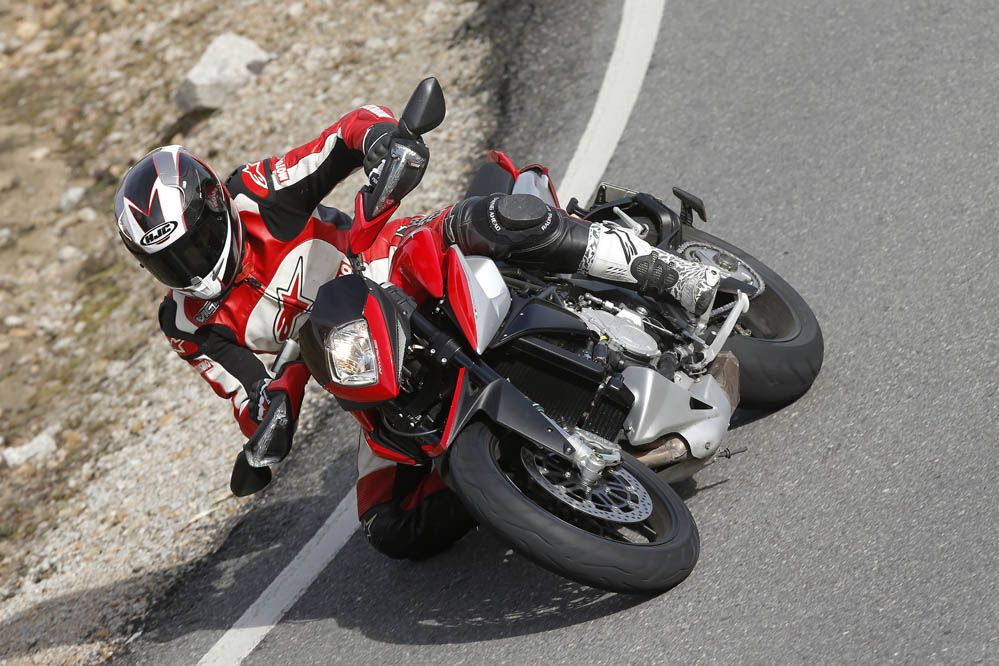 Comparativa Ducati Hypermotard y MV Agusta Rivale 800. Galería de fotos