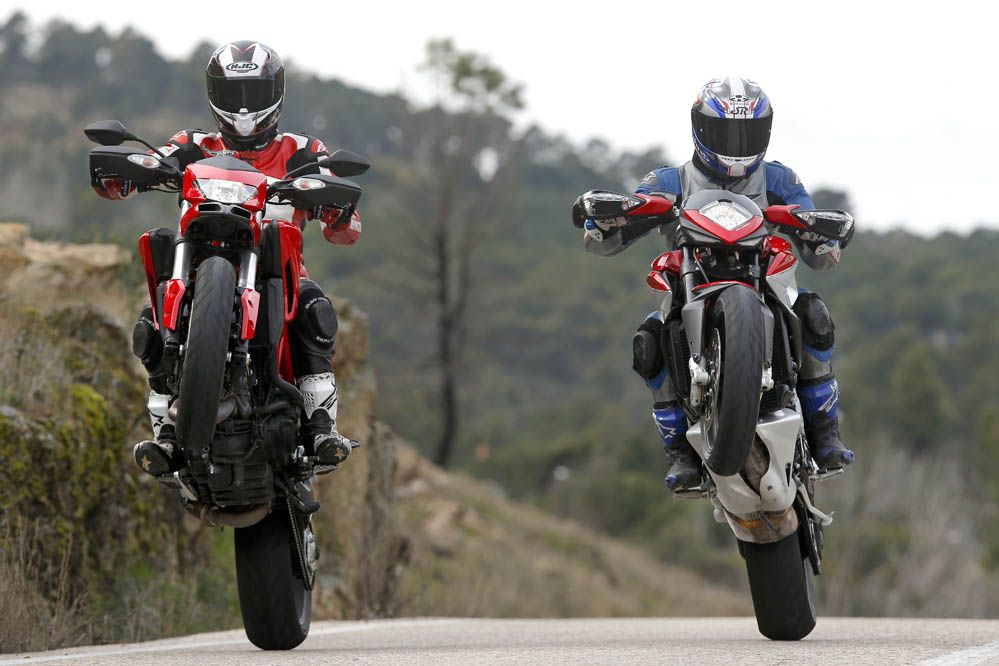 Comparativa Ducati Hypermotard y MV Agusta Rivale 800. Galería de fotos