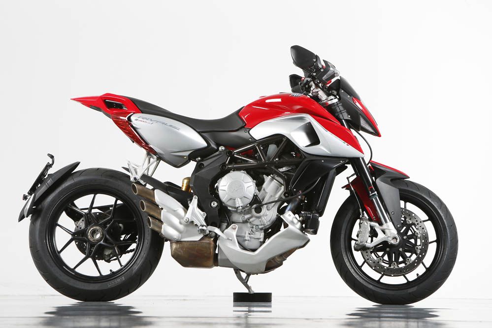 Comparativa Ducati Hypermotard y MV Agusta Rivale 800. Galería de fotos