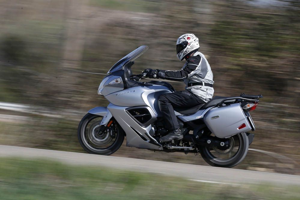 Fotos Comparativa BMW R 1200 RT, Triumph Trophy SE, Yamaha FJR1300A