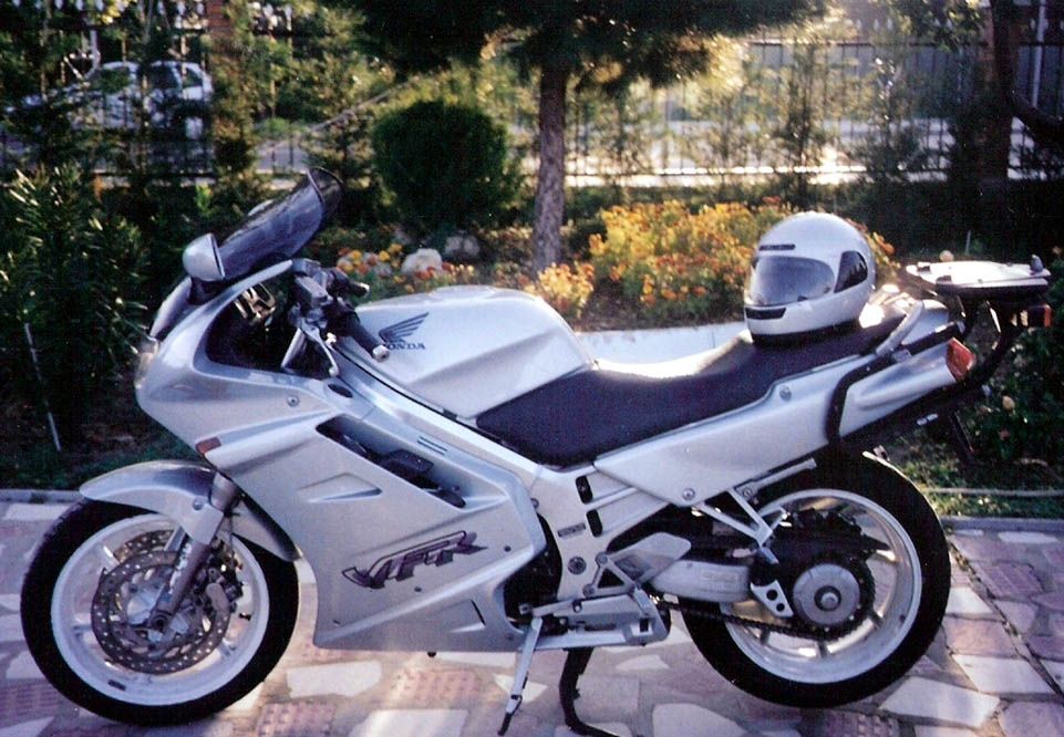 Objetivo 100.000: Honda VFR750F. Galería