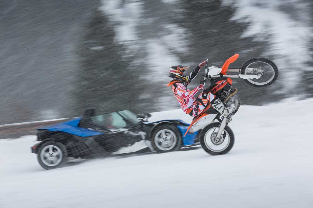 KTM XBow versus KTM 450 SXF en la nieve