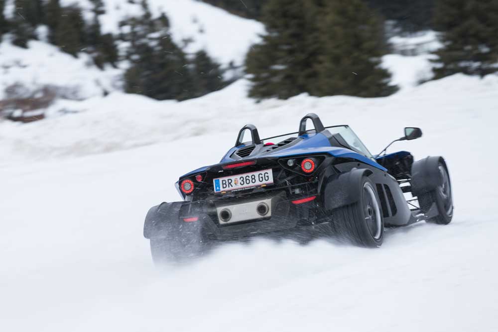 KTM XBow versus KTM 450 SXF en la nieve