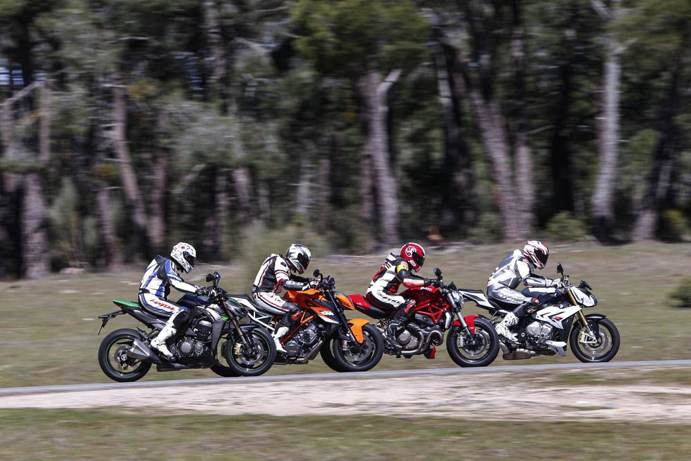 Comparativa naked: BMW, Ducati, Kawasaki y KTM. Galería