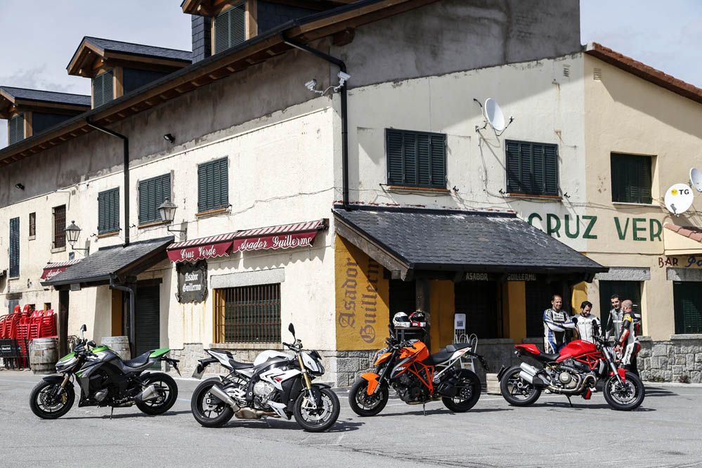 Comparativa naked: BMW, Ducati, Kawasaki y KTM. Galería