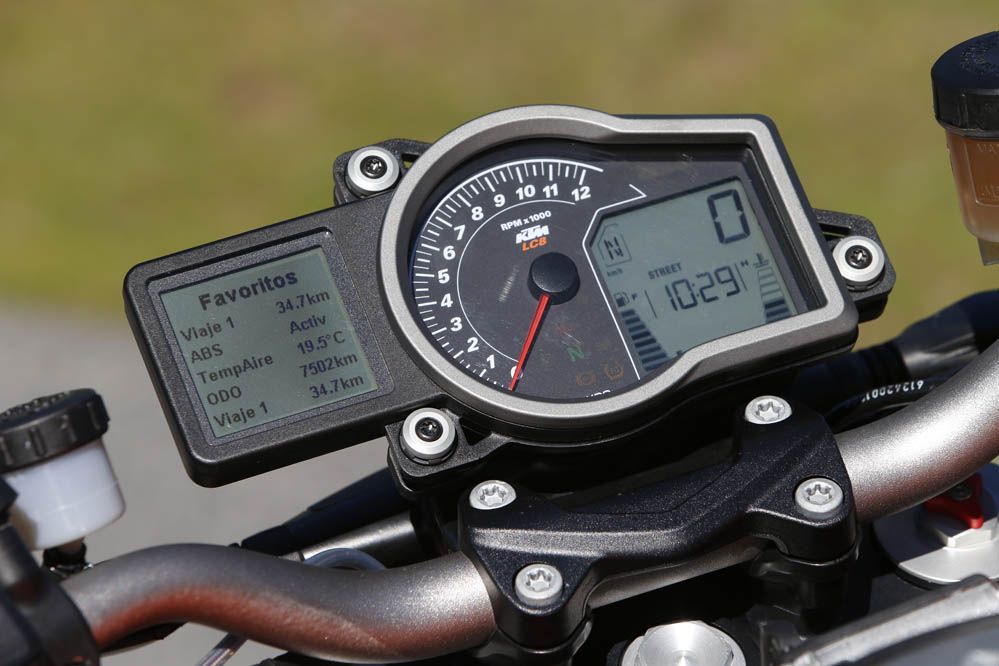 Comparativa naked: BMW, Ducati, Kawasaki y KTM. Galería