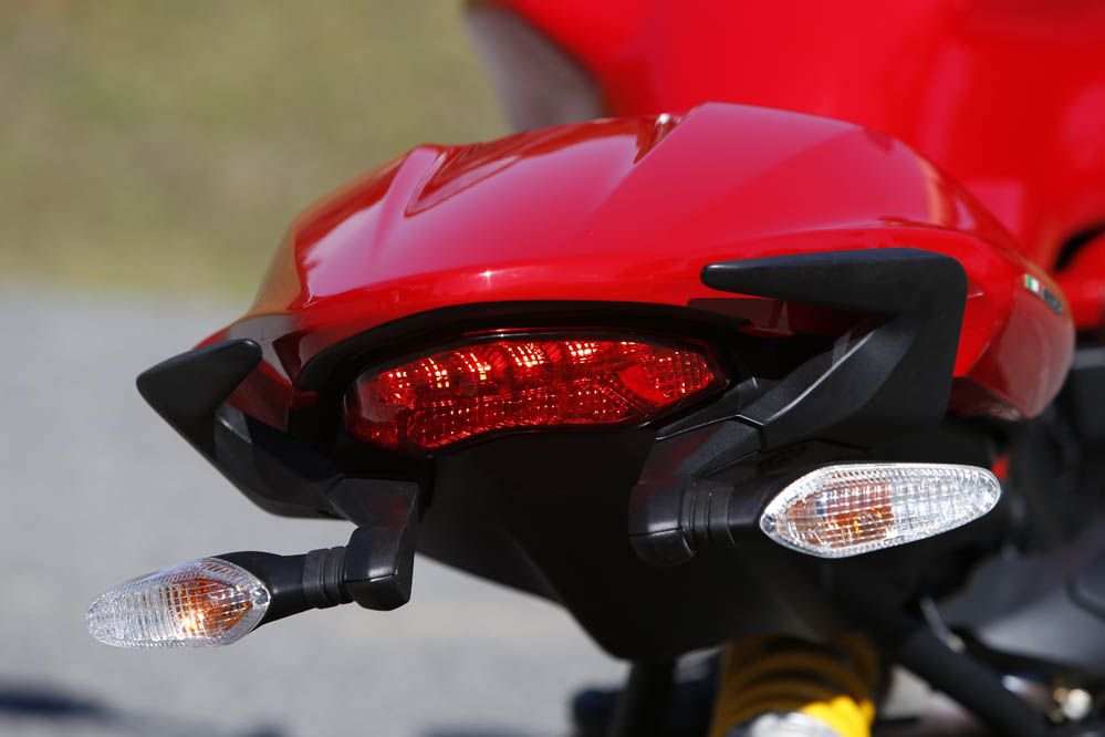 Comparativa naked: BMW, Ducati, Kawasaki y KTM. Galería