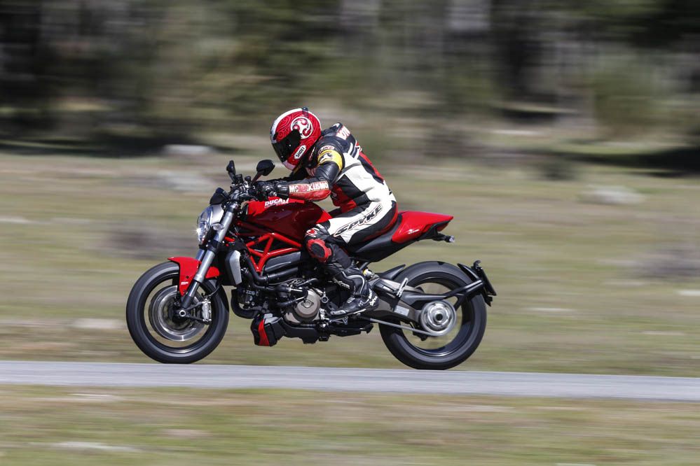 Comparativa naked: BMW, Ducati, Kawasaki y KTM. Galería