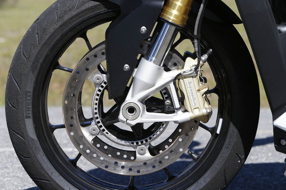 Comparativa naked: BMW, Ducati, Kawasaki y KTM. Galería