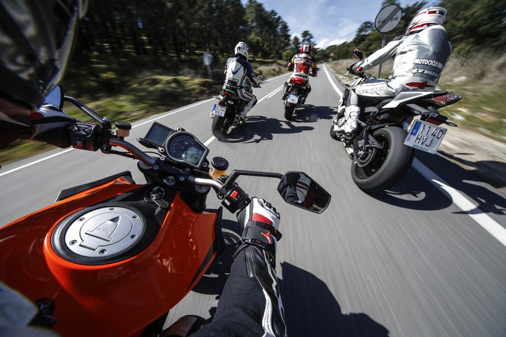 Comparativa naked: BMW, Ducati, Kawasaki y KTM. Galería