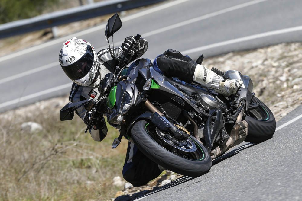 Comparativa naked: BMW, Ducati, Kawasaki y KTM. Galería