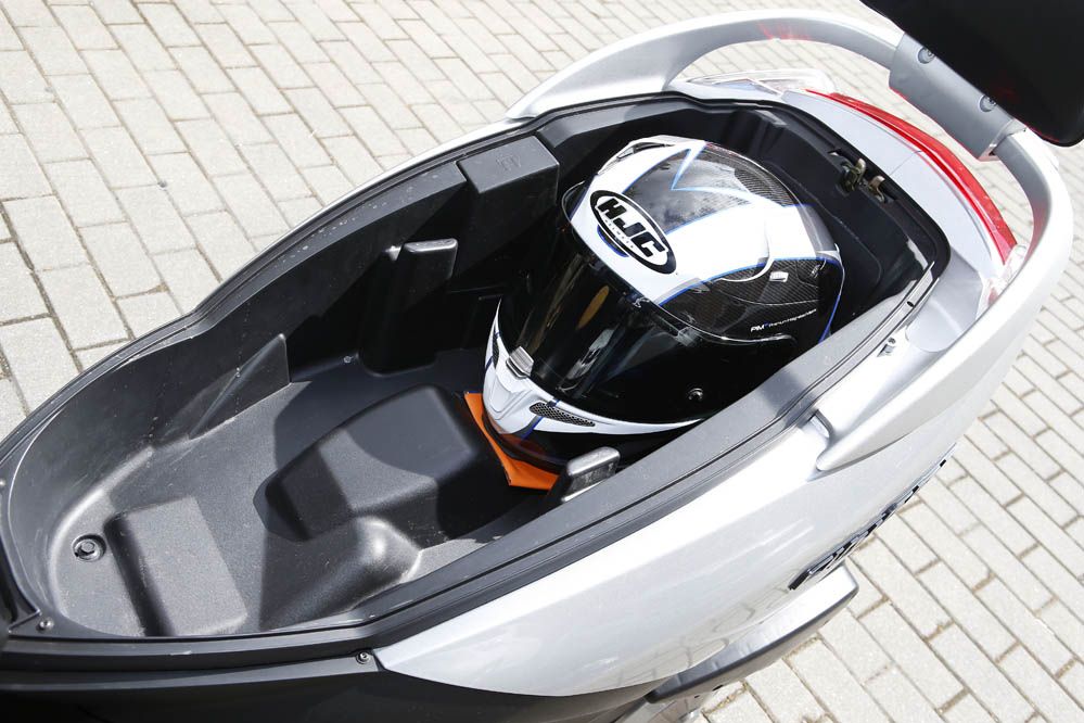 Comparativa scooter 200: Peugeot, SYM y Suzuki. Galería