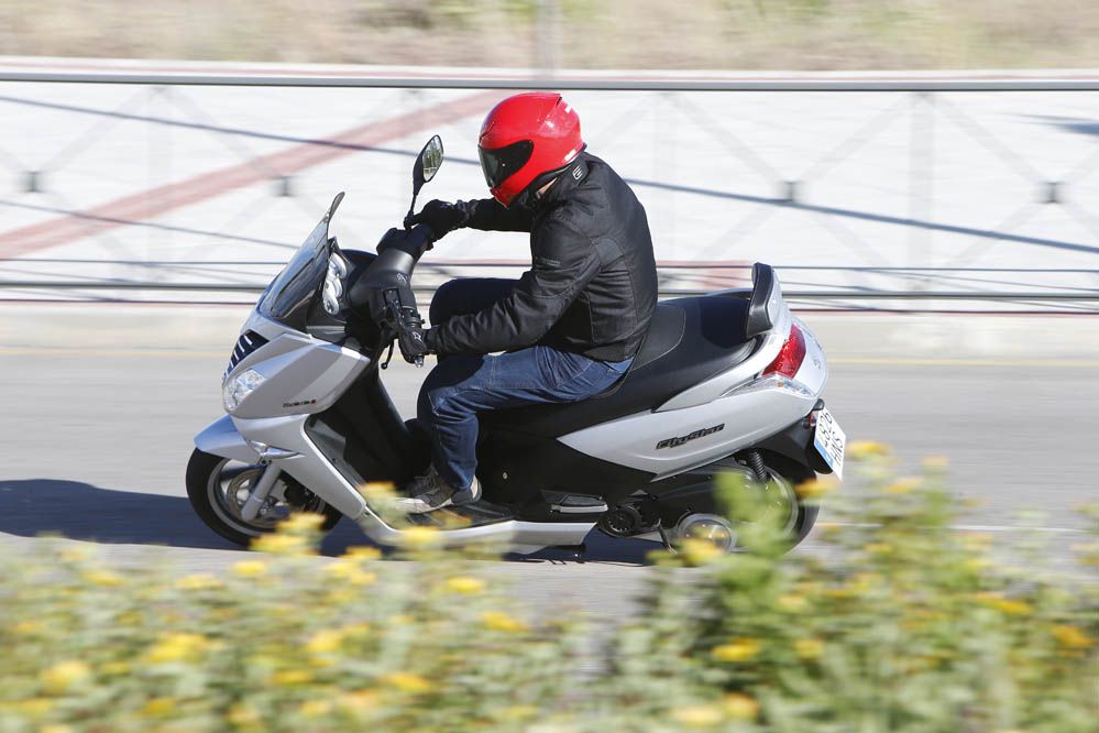Comparativa scooter 200: Peugeot, SYM y Suzuki. Galería
