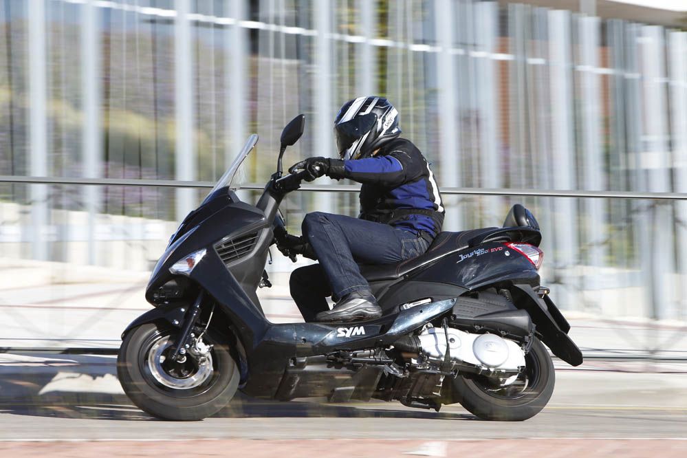 Comparativa scooter 200: Peugeot, SYM y Suzuki. Galería