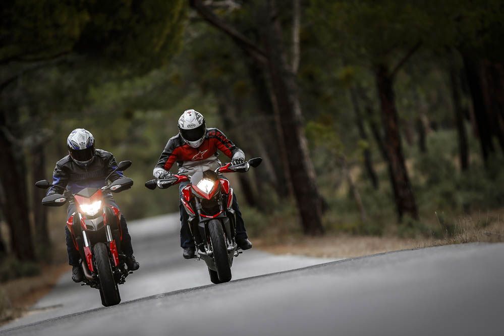 Comparativa supermotard: MV Agusta Rivale vs Ducati Hypermotard. Galería