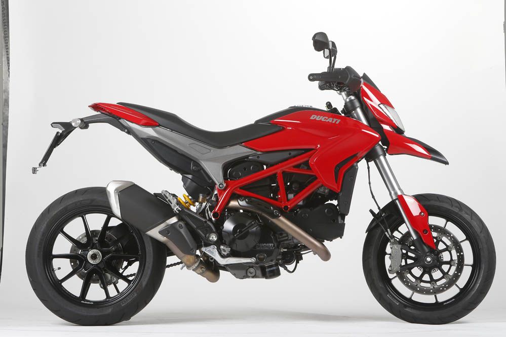 Comparativa supermotard: MV Agusta Rivale vs Ducati Hypermotard. Galería