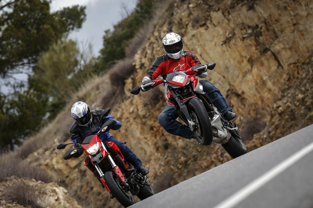 Comparativa supermotard: MV Agusta Rivale vs Ducati Hypermotard. Galería