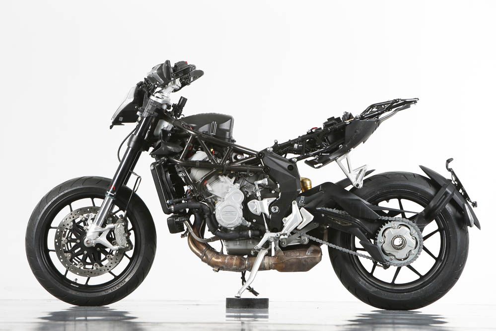 Comparativa supermotard: MV Agusta Rivale vs Ducati Hypermotard. Galería