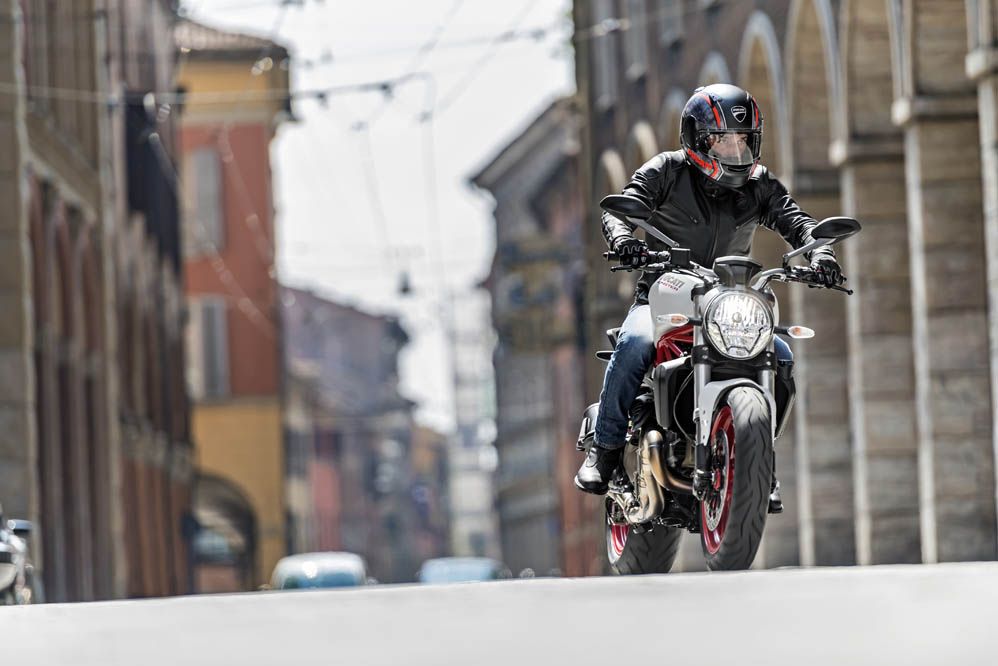 Ducati Monster 821. Fotos