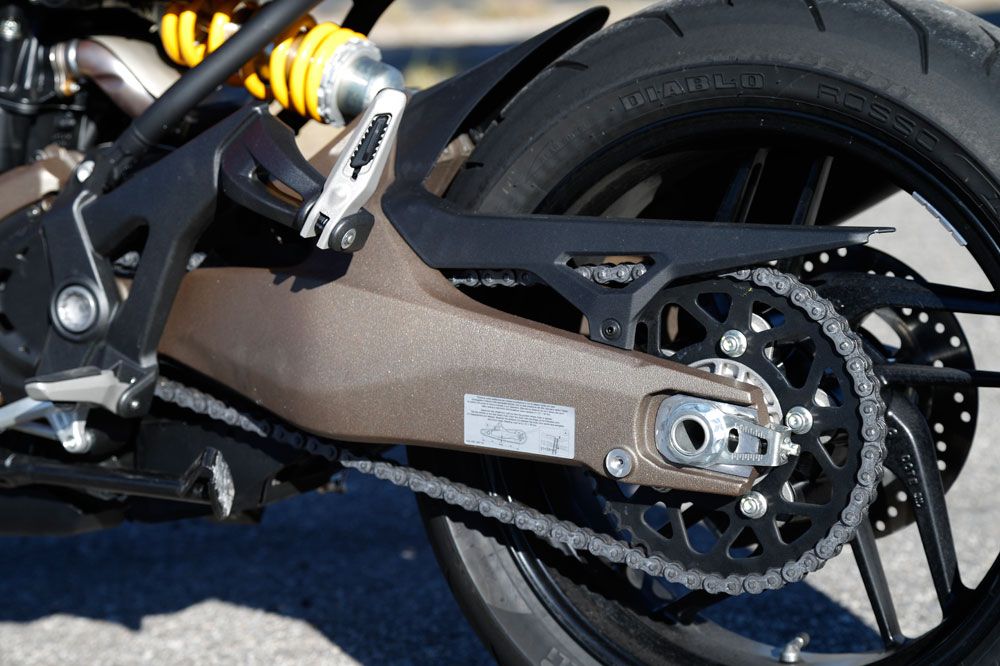 Ducati Monster 821. Fotos