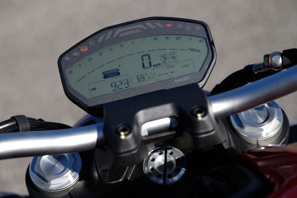 Ducati Monster 821. Fotos