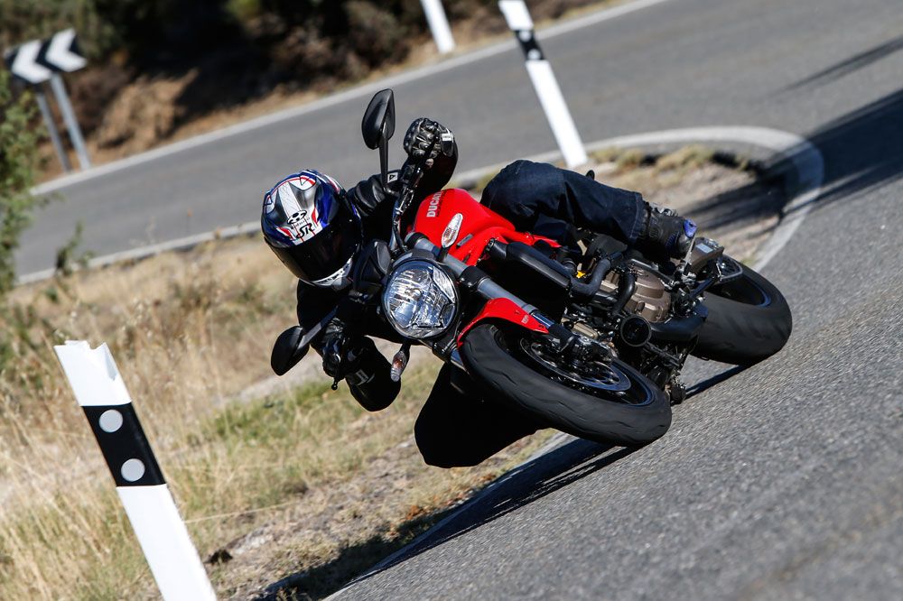 Ducati Monster 821. Fotos