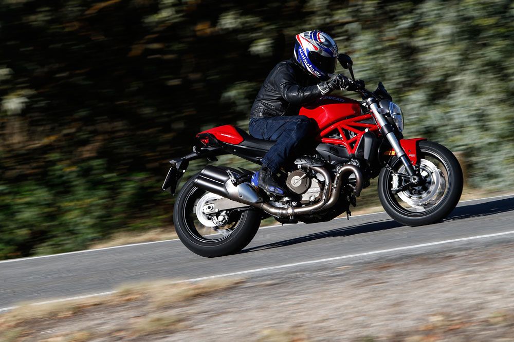 Ducati Monster 821. Fotos