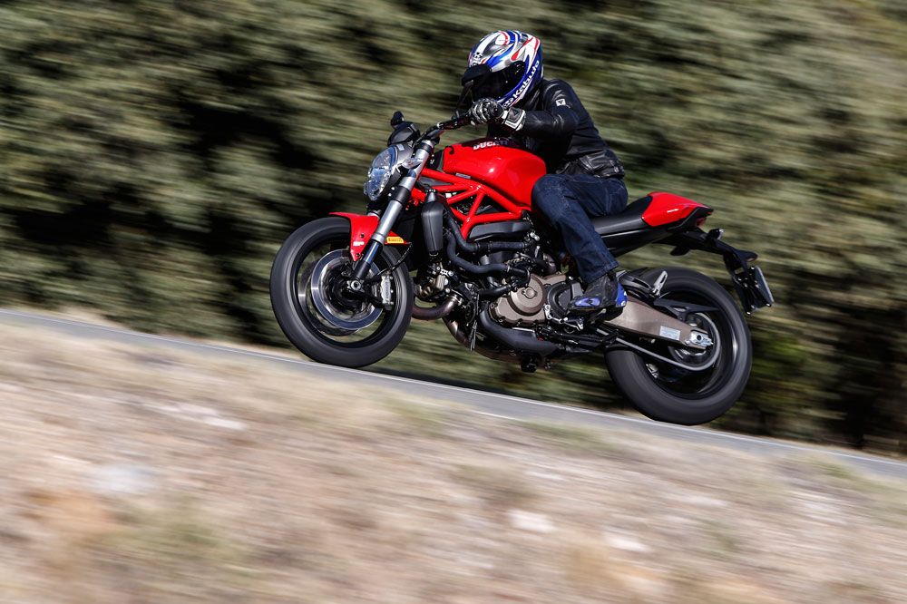 Ducati Monster 821. Fotos
