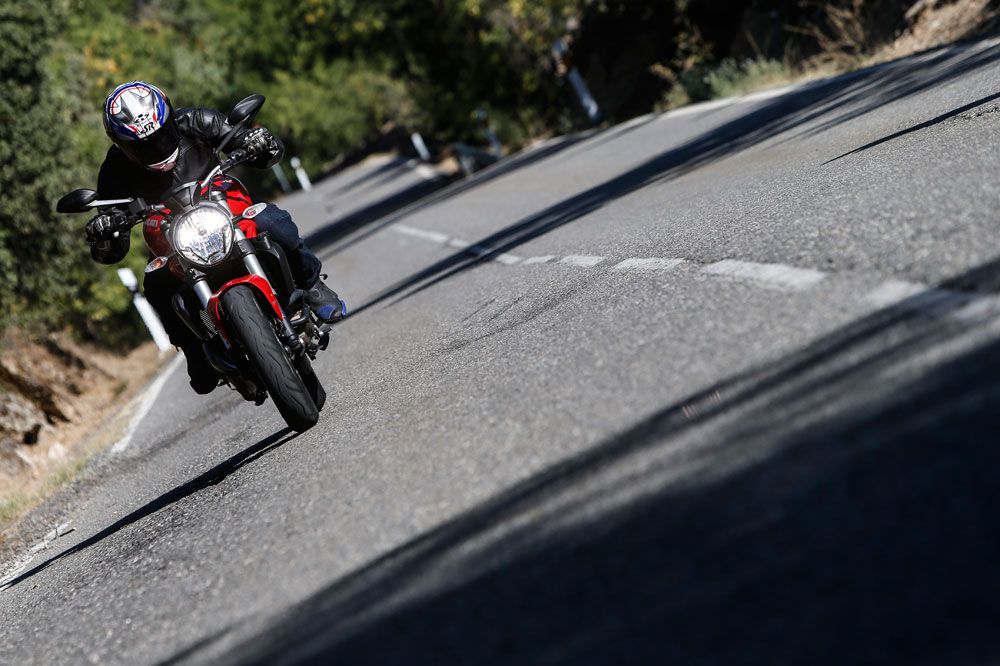 Ducati Monster 821. Fotos
