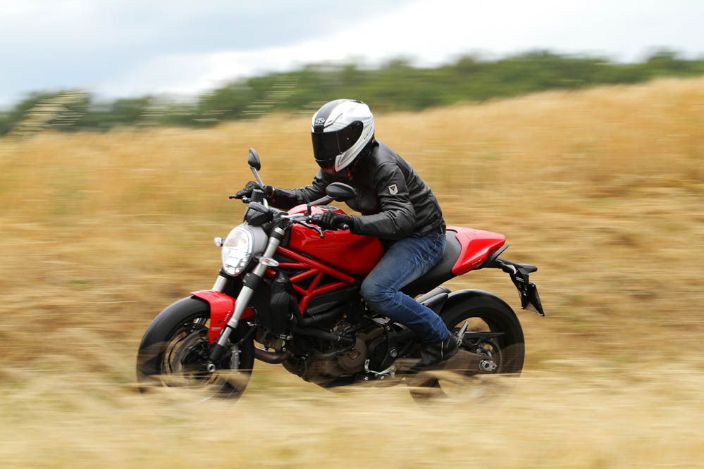 Ducati Monster 821. Fotos