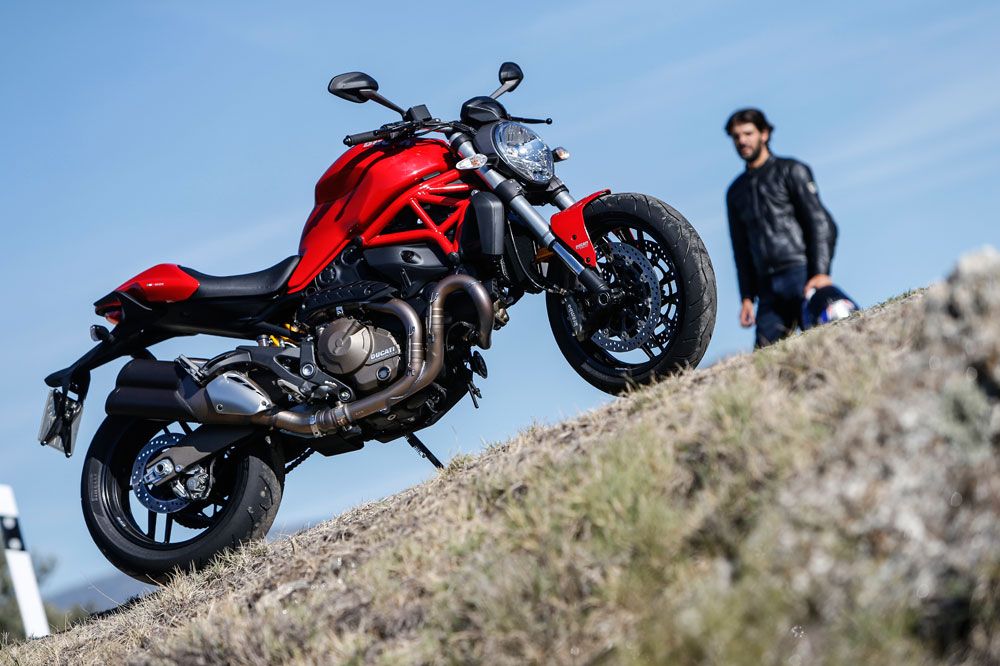 Ducati Monster 821. Fotos