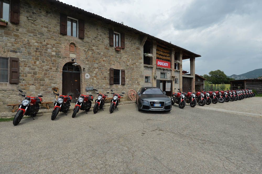 Ducati Monster 821. Fotos