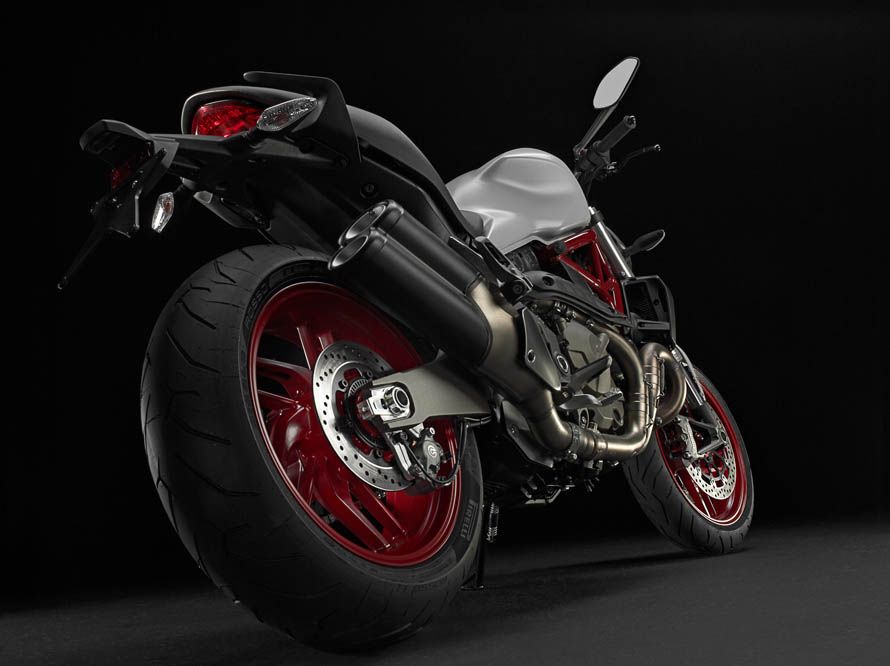 Ducati Monster 821. Fotos