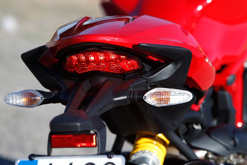 Ducati Monster 821. Fotos