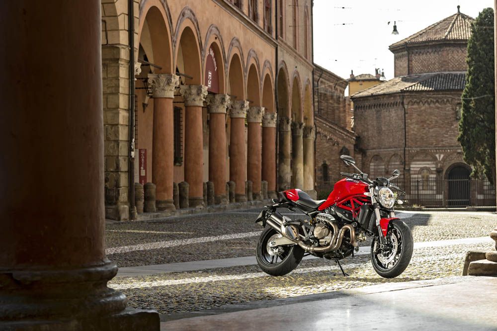 Ducati Monster 821. Fotos