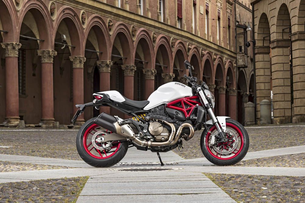 Ducati Monster 821. Fotos